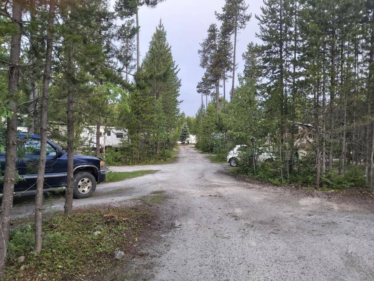 Blue River Cabins & Campgrounds エクステリア 写真