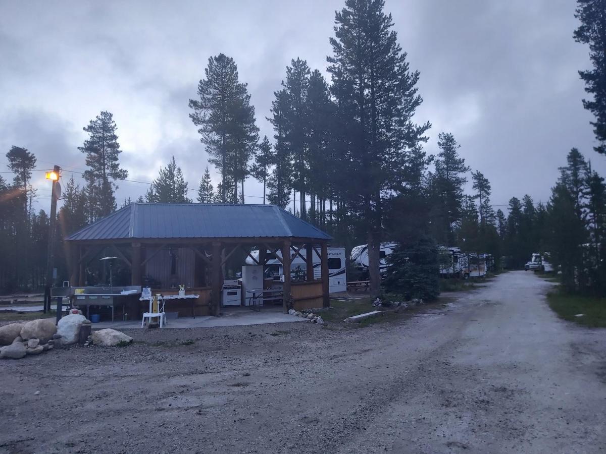 Blue River Cabins & Campgrounds エクステリア 写真